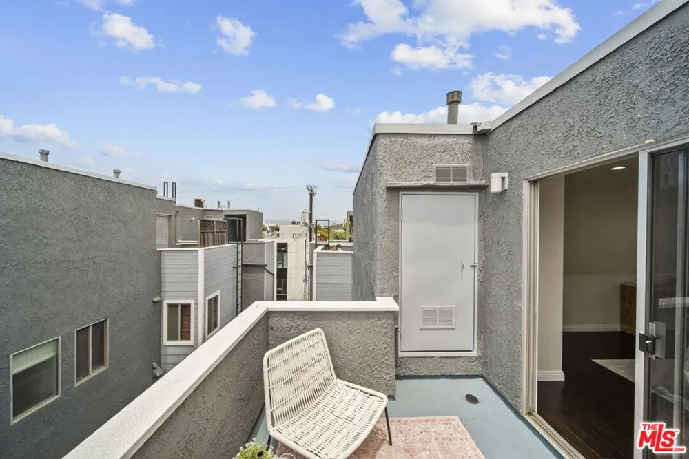 12515 Pacific Avenue #208 Los Angeles, CA 90066
