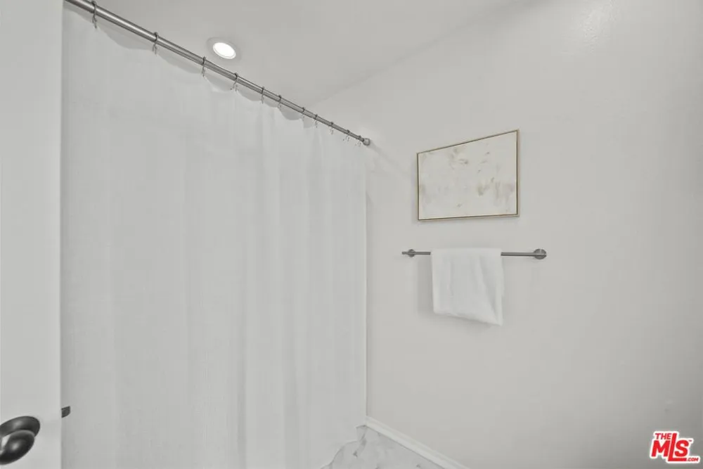 12515 Pacific Avenue #208 Los Angeles, CA 90066