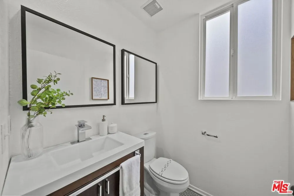 12515 Pacific Avenue #208 Los Angeles, CA 90066