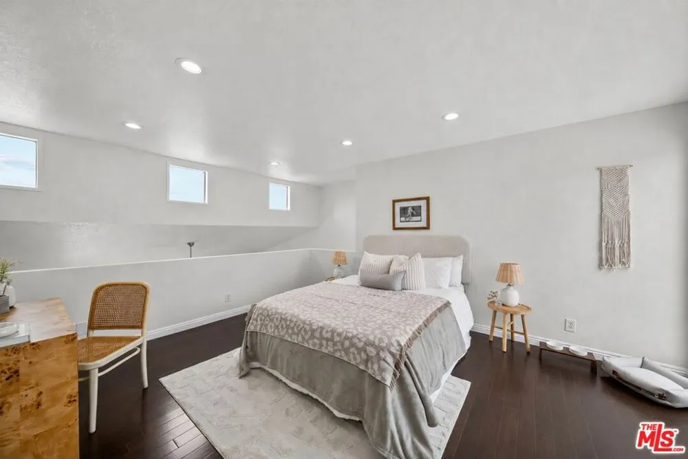 12515 Pacific Avenue #208 Los Angeles, CA 90066