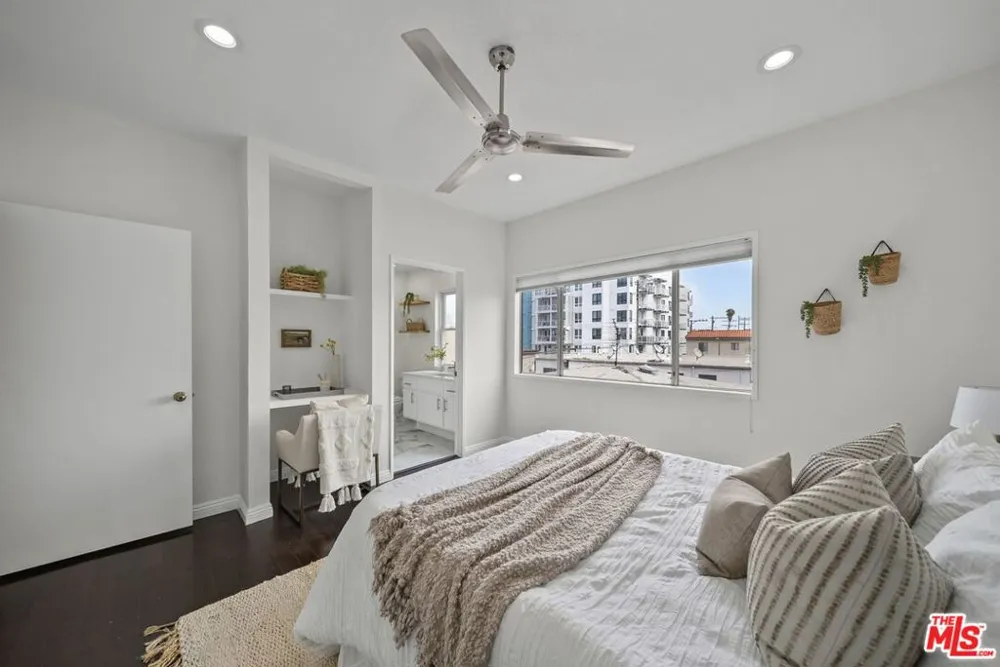 12515 Pacific Avenue #208 Los Angeles, CA 90066