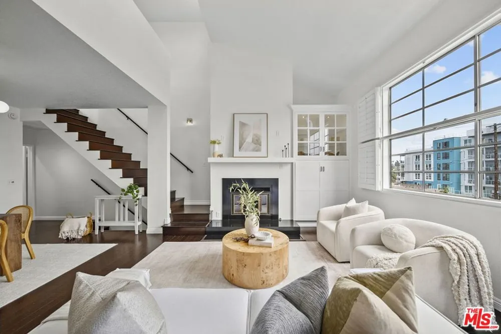 12515 Pacific Avenue #208 Los Angeles, CA 90066