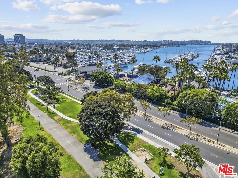 12515 Pacific Avenue #208 Los Angeles, CA 90066