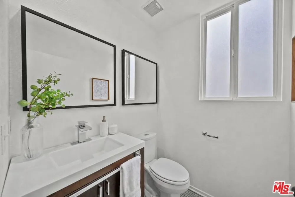 12515 Pacific Avenue #208 Los Angeles, CA 90066
