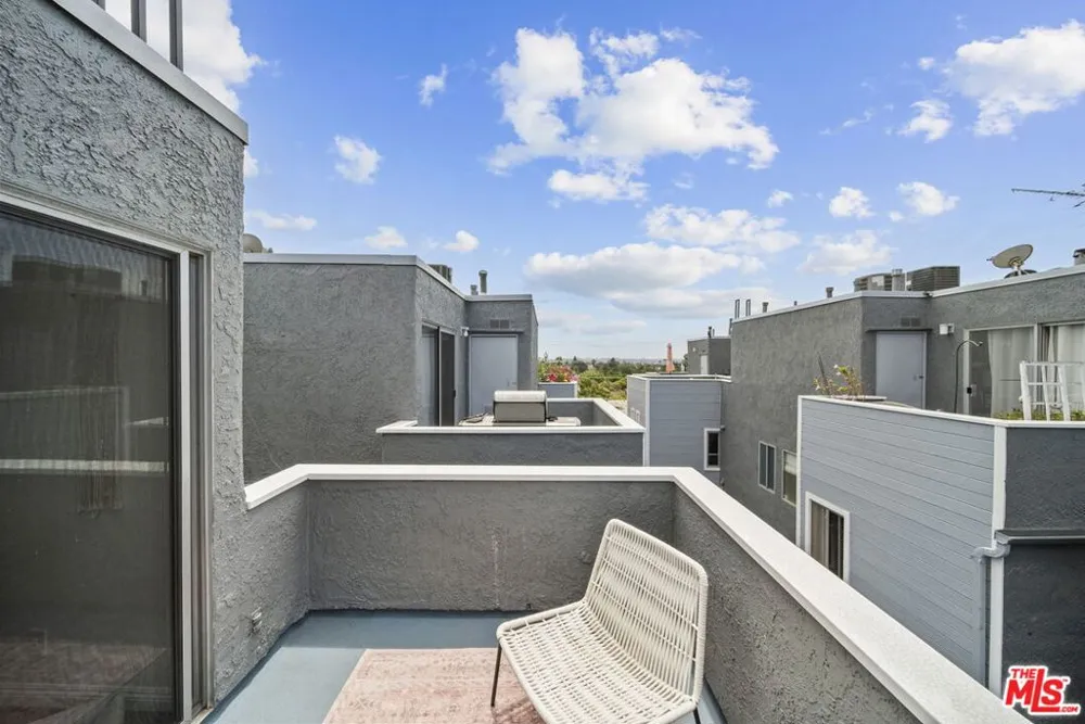 12515 Pacific Avenue #208 Los Angeles, CA 90066