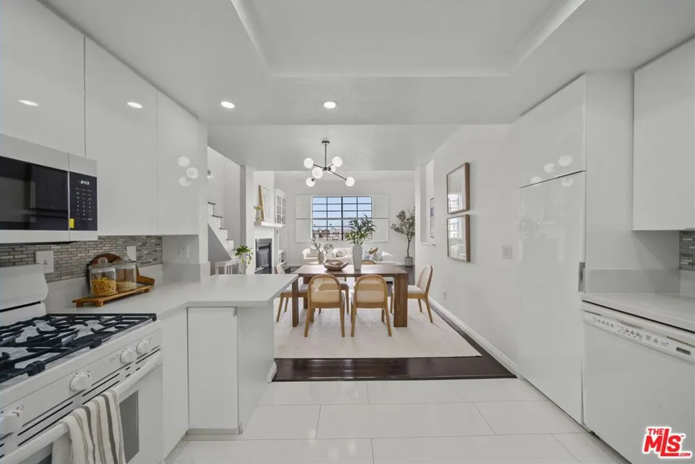 12515 Pacific Avenue #208 Los Angeles, CA 90066