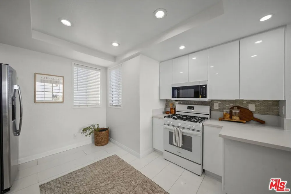 12515 Pacific Avenue #208 Los Angeles, CA 90066