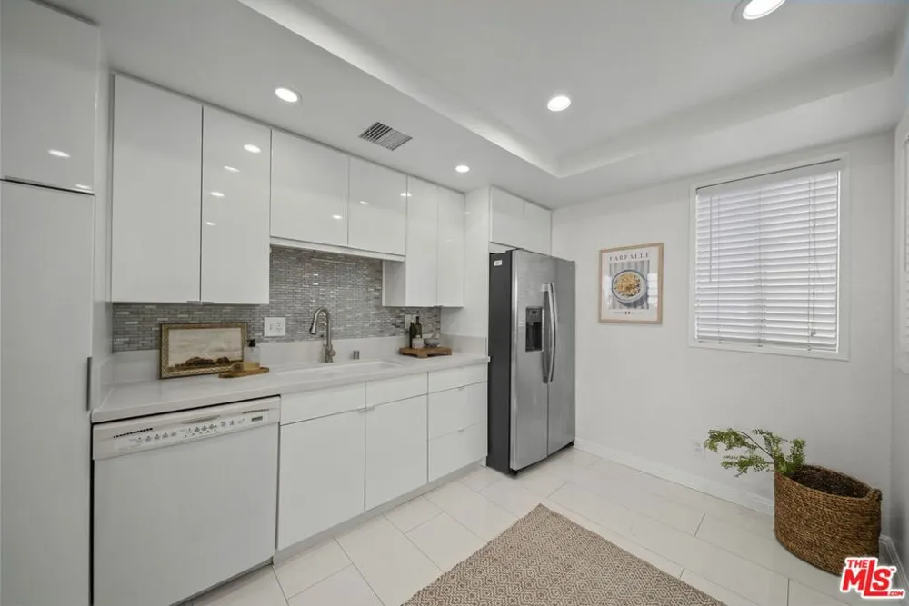 12515 Pacific Avenue #208 Los Angeles, CA 90066