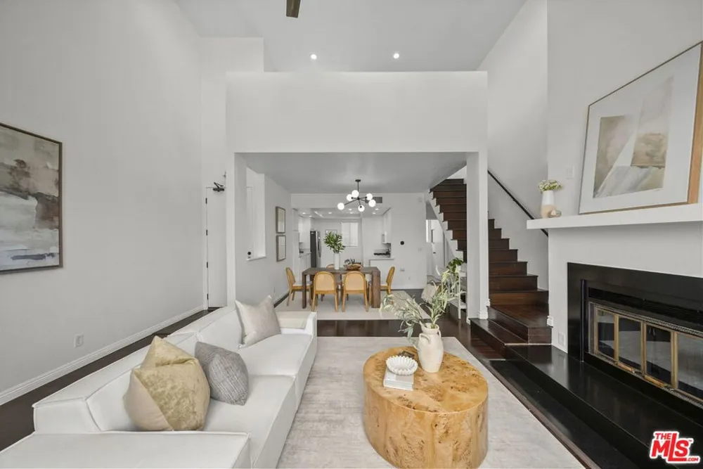 12515 Pacific Avenue #208 Los Angeles, CA 90066