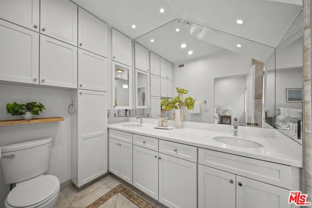 12515 Pacific Avenue #208 Los Angeles, CA 90066