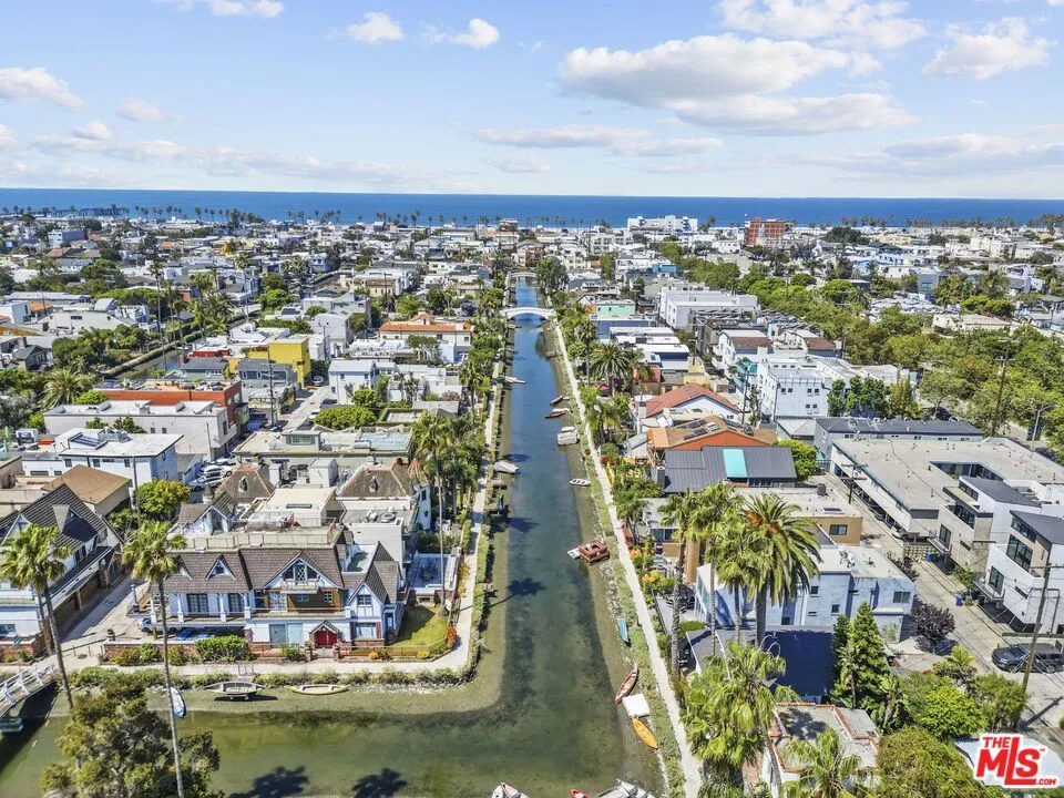 12515 Pacific Avenue #208 Los Angeles, CA 90066