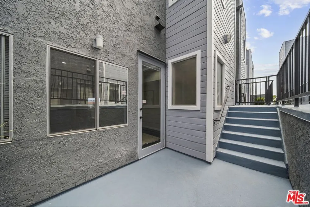 12515 Pacific Avenue #208 Los Angeles, CA 90066