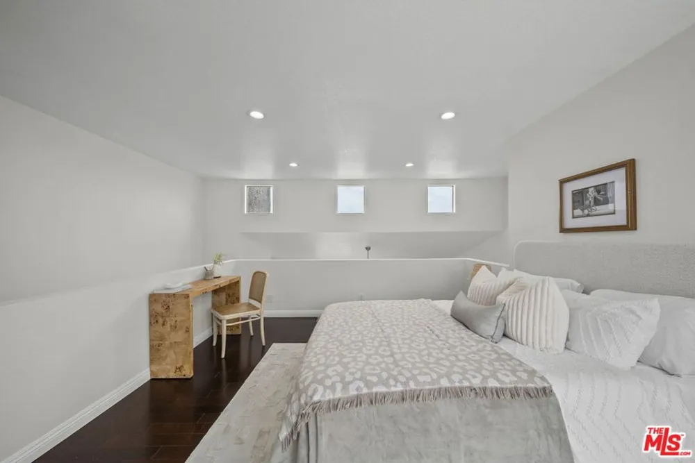 12515 Pacific Avenue #208 Los Angeles, CA 90066