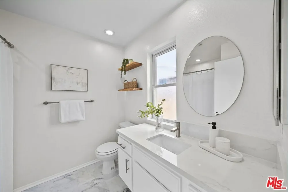 12515 Pacific Avenue #208 Los Angeles, CA 90066