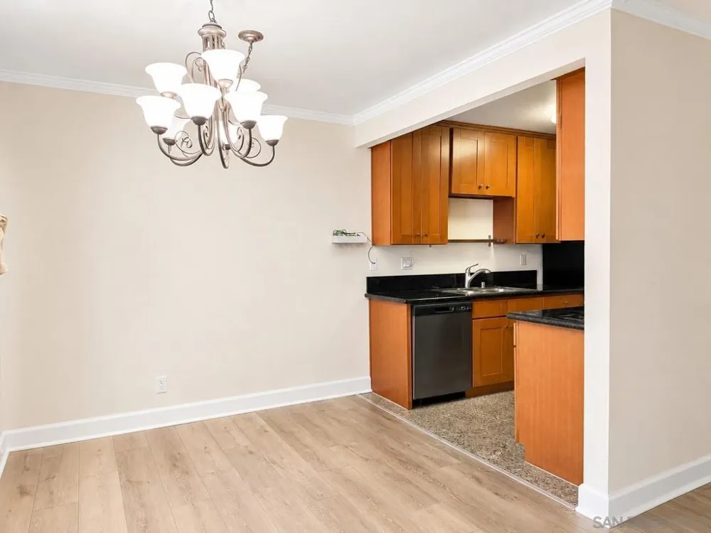 8570 Via Mallorca #E La Jolla, CA 92037