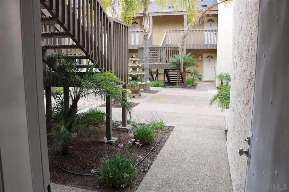 8570 Via Mallorca #E La Jolla, CA 92037