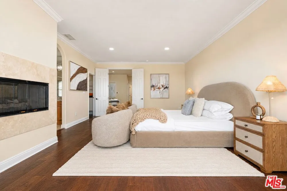 23963 De Ville Way Malibu, CA 90265