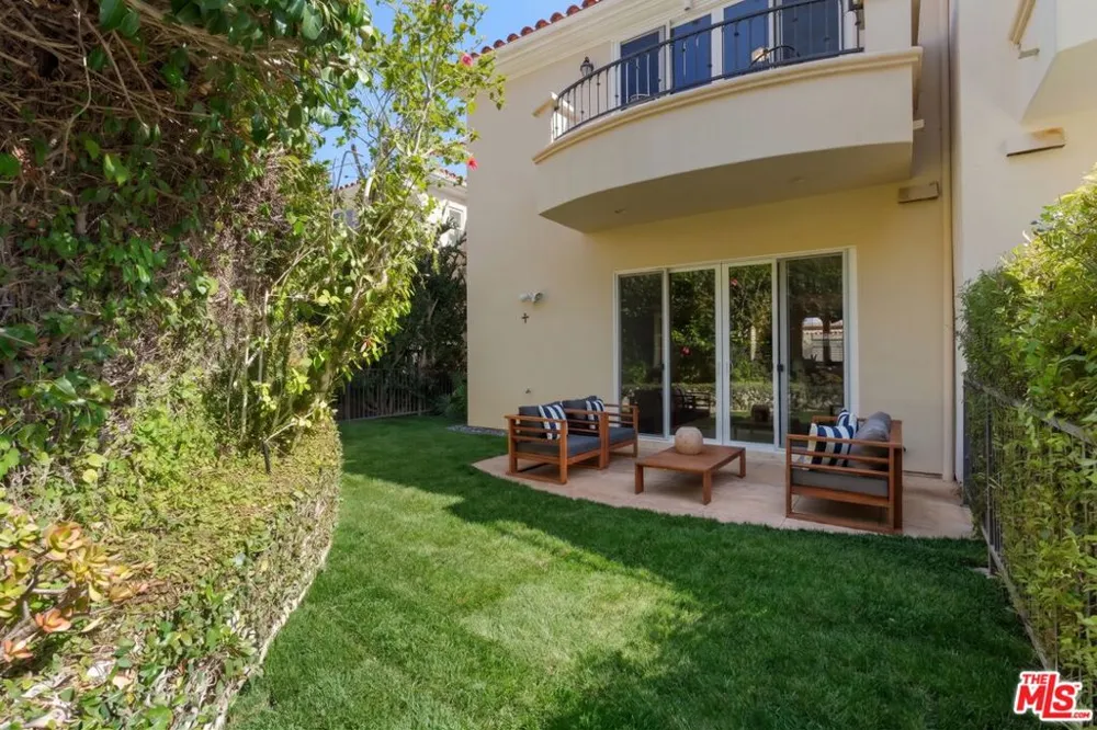 23963 De Ville Way Malibu, CA 90265