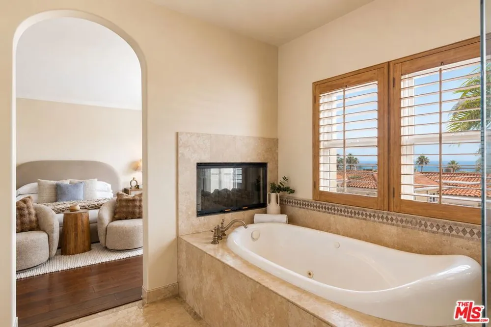 23963 De Ville Way Malibu, CA 90265