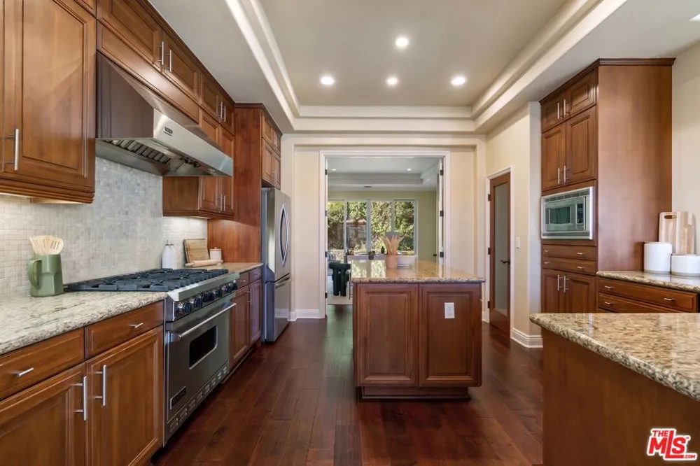 23963 De Ville Way Malibu, CA 90265