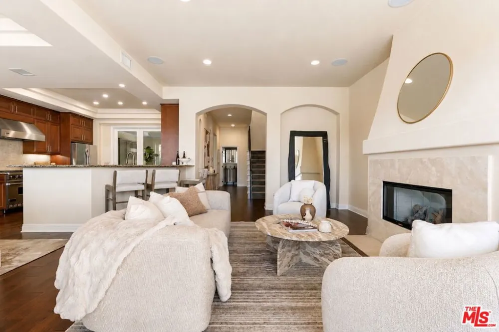 23963 De Ville Way Malibu, CA 90265