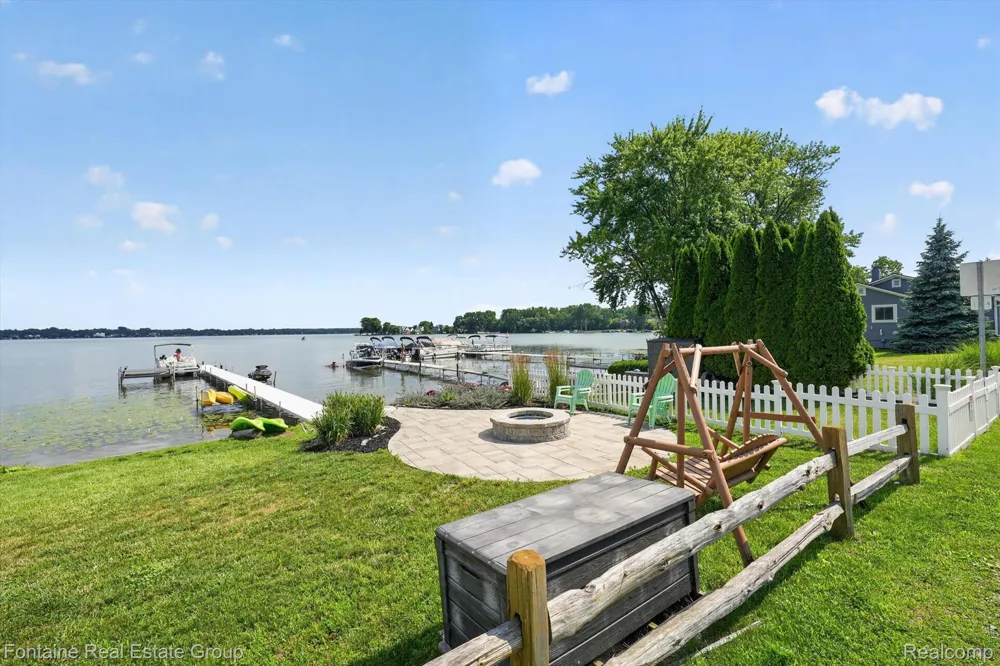 240 Rosebud Court Walled Lake City, MI 48390