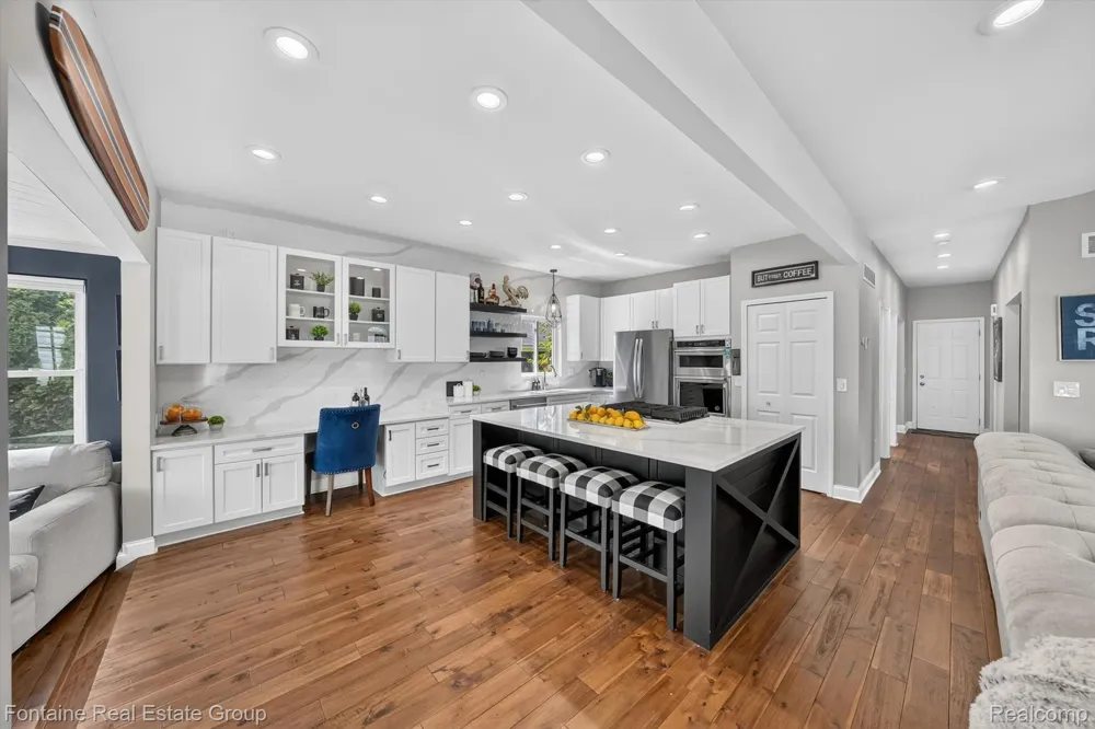 240 Rosebud Court Walled Lake City, MI 48390