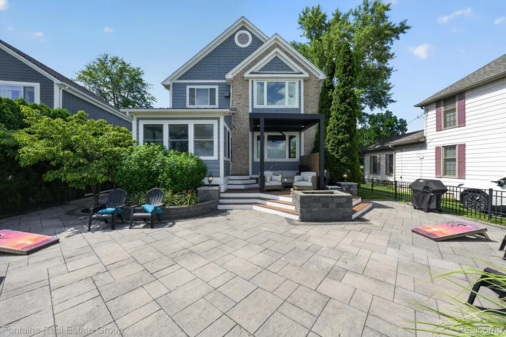 240 Rosebud Court Walled Lake City, MI 48390