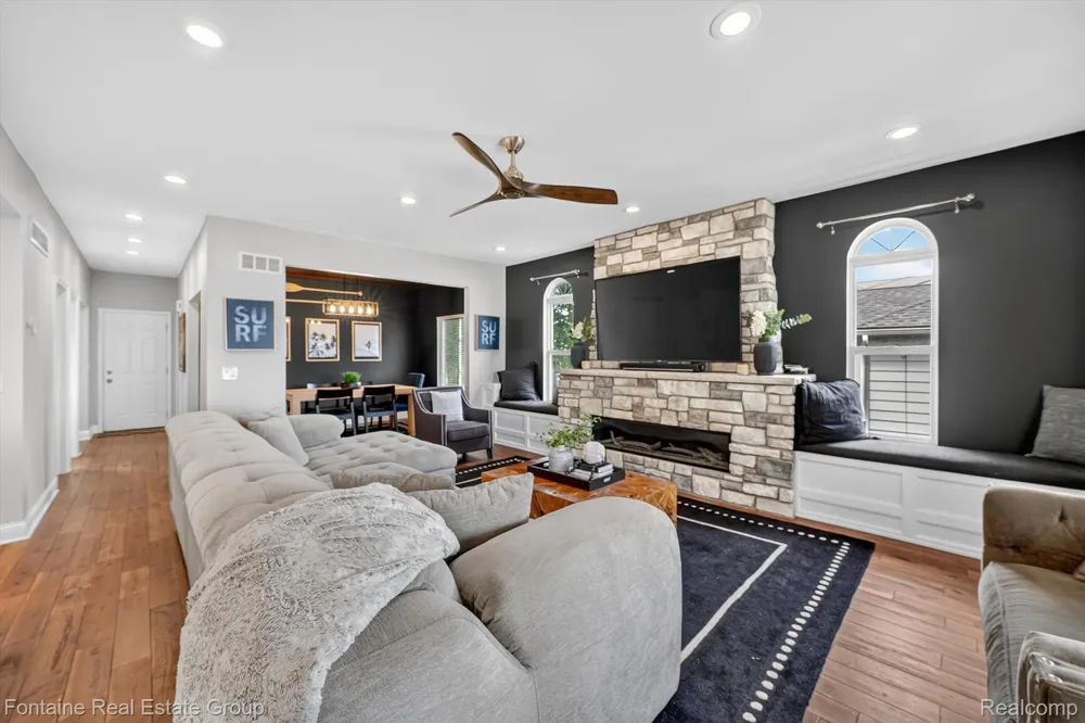 240 Rosebud Court Walled Lake City, MI 48390