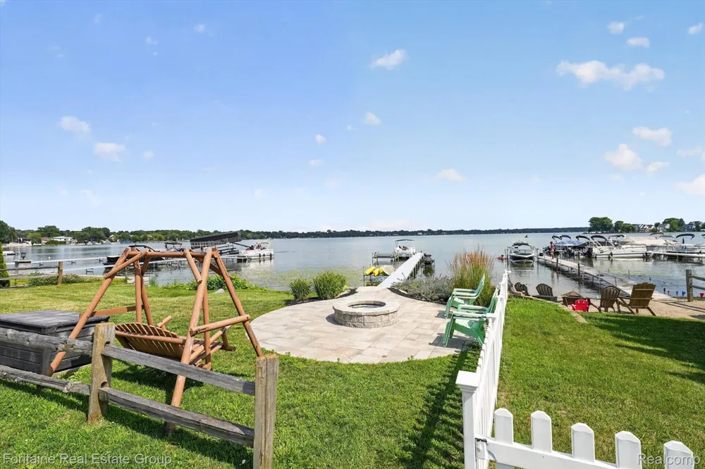 240 Rosebud Court Walled Lake City, MI 48390