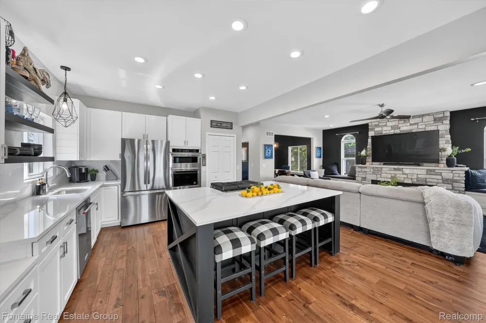 240 Rosebud Court Walled Lake City, MI 48390