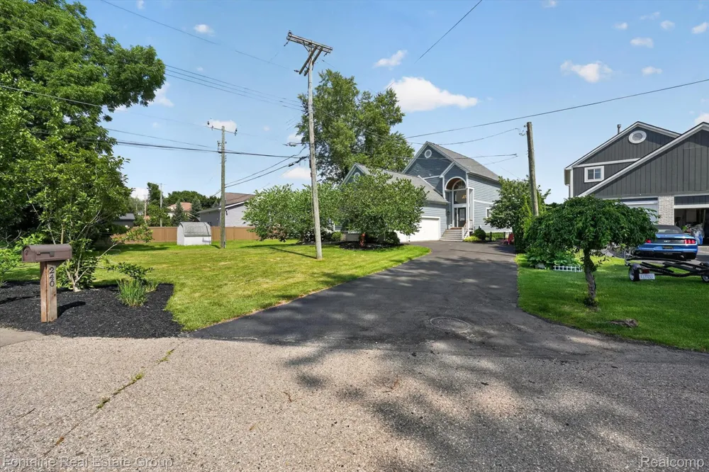 240 Rosebud Court Walled Lake City, MI 48390