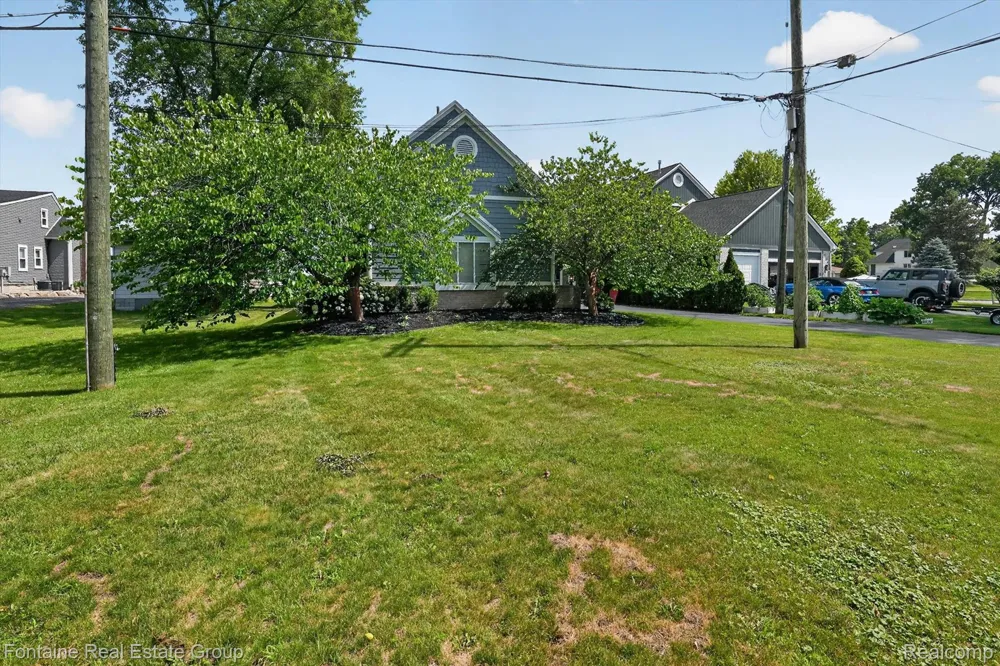 240 Rosebud Court Walled Lake City, MI 48390