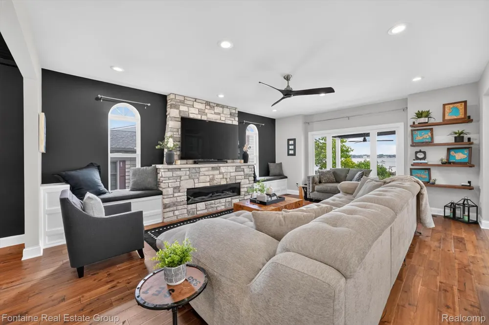240 Rosebud Court Walled Lake City, MI 48390
