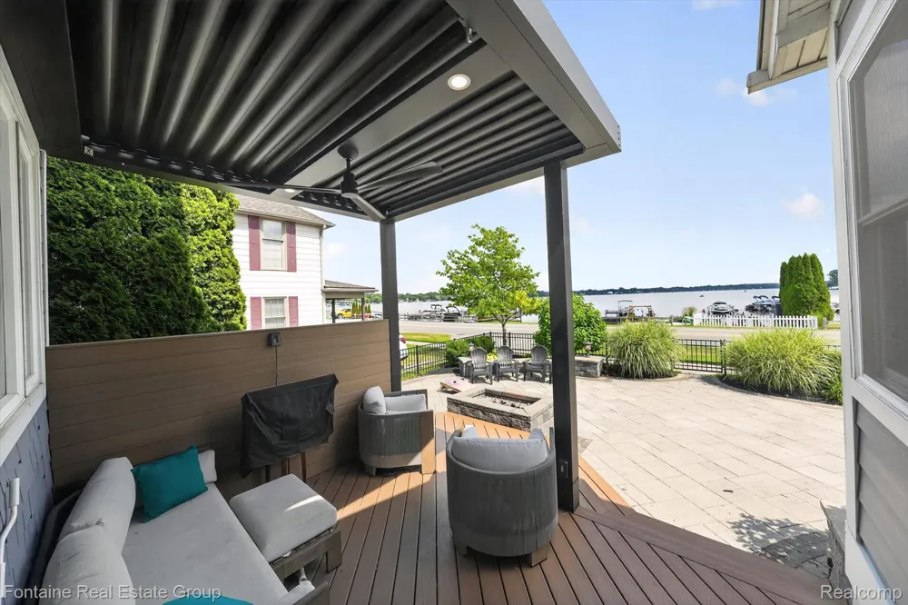 240 Rosebud Court Walled Lake City, MI 48390