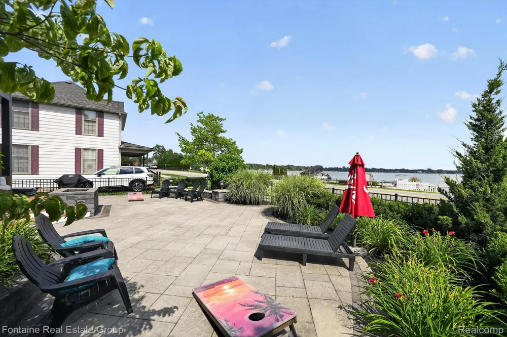 240 Rosebud Court Walled Lake City, MI 48390