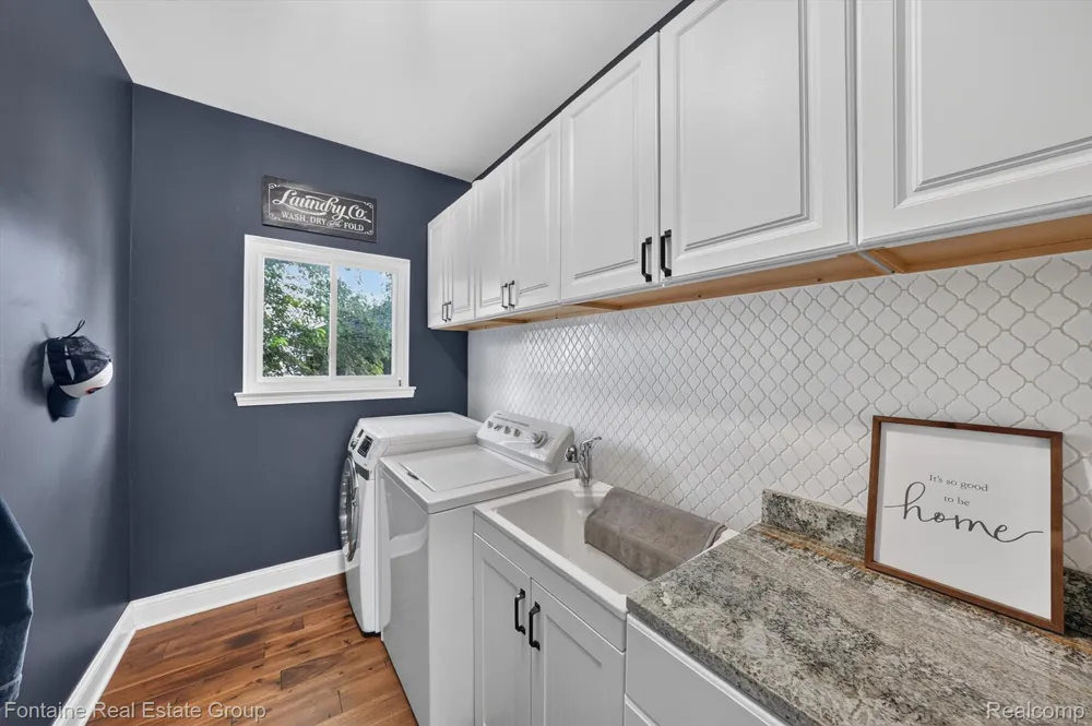 240 Rosebud Court Walled Lake City, MI 48390