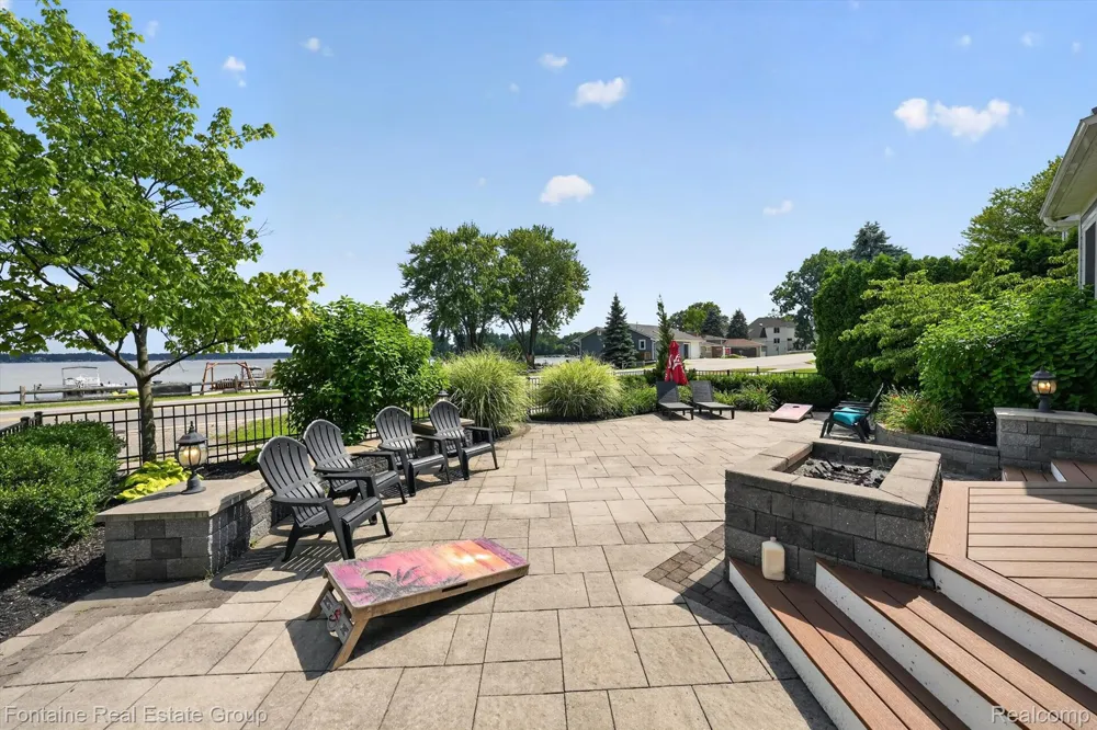 240 Rosebud Court Walled Lake City, MI 48390