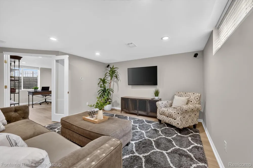 240 Rosebud Court Walled Lake City, MI 48390