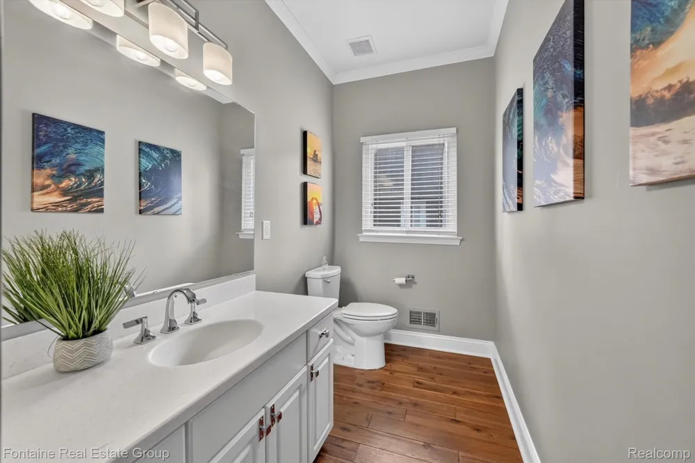 240 Rosebud Court Walled Lake City, MI 48390