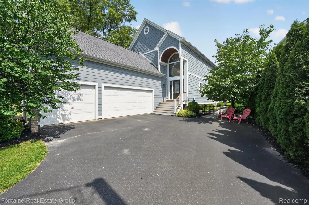 240 Rosebud Court Walled Lake City, MI 48390