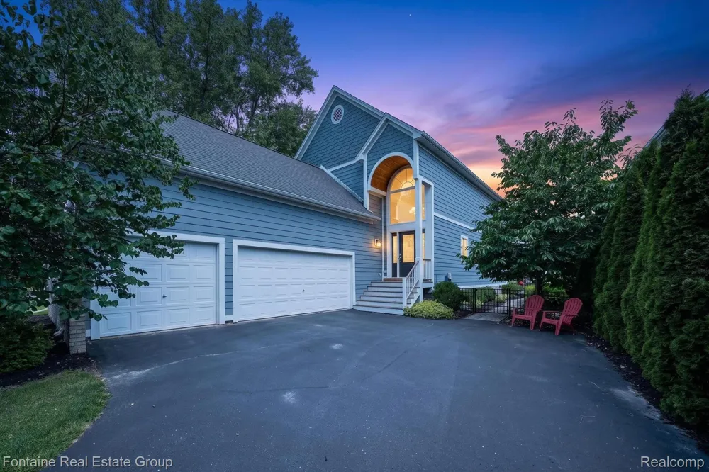 240 Rosebud Court Walled Lake City, MI 48390