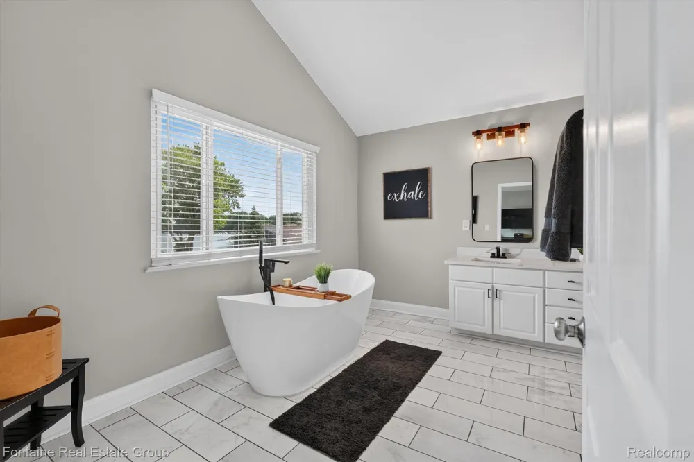 240 Rosebud Court Walled Lake City, MI 48390