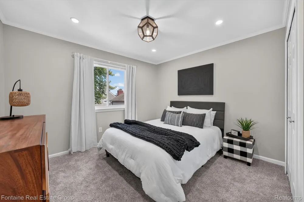 240 Rosebud Court Walled Lake City, MI 48390