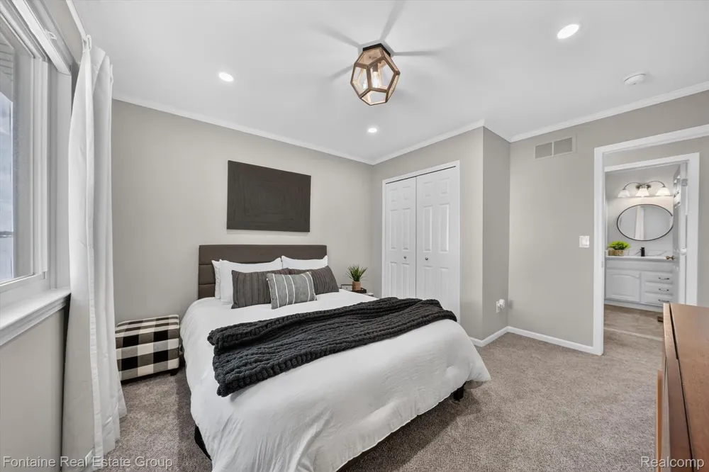 240 Rosebud Court Walled Lake City, MI 48390