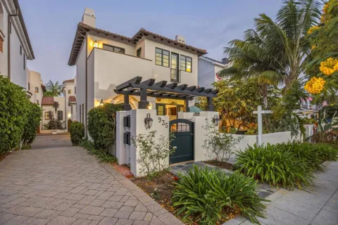 935 F Ave