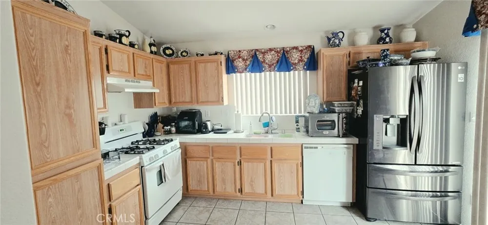 14758 Sandstone Adelanto, CA 92301