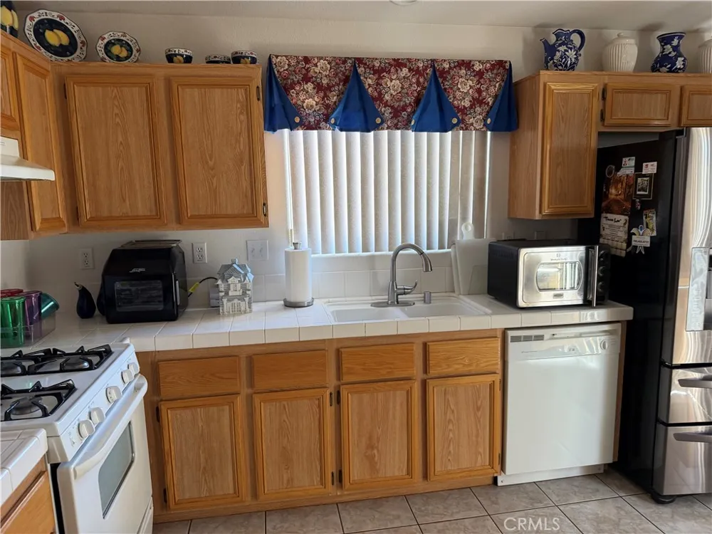 14758 Sandstone Adelanto, CA 92301