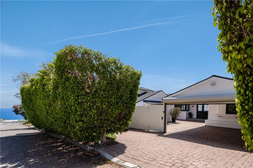 225 Notteargenta Road Pacific Palisades, CA 90272