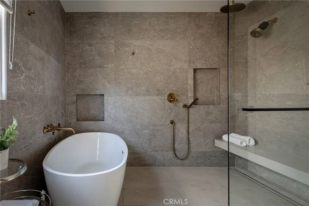225 Notteargenta Road Pacific Palisades, CA 90272